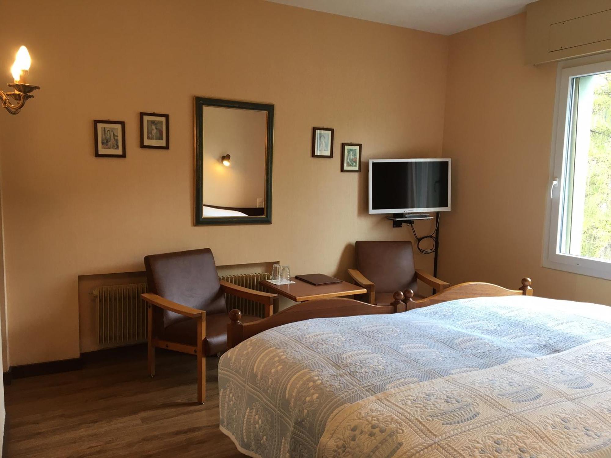 Hotel Belmont ครองส์มอนตานา ภายนอก รูปภาพ