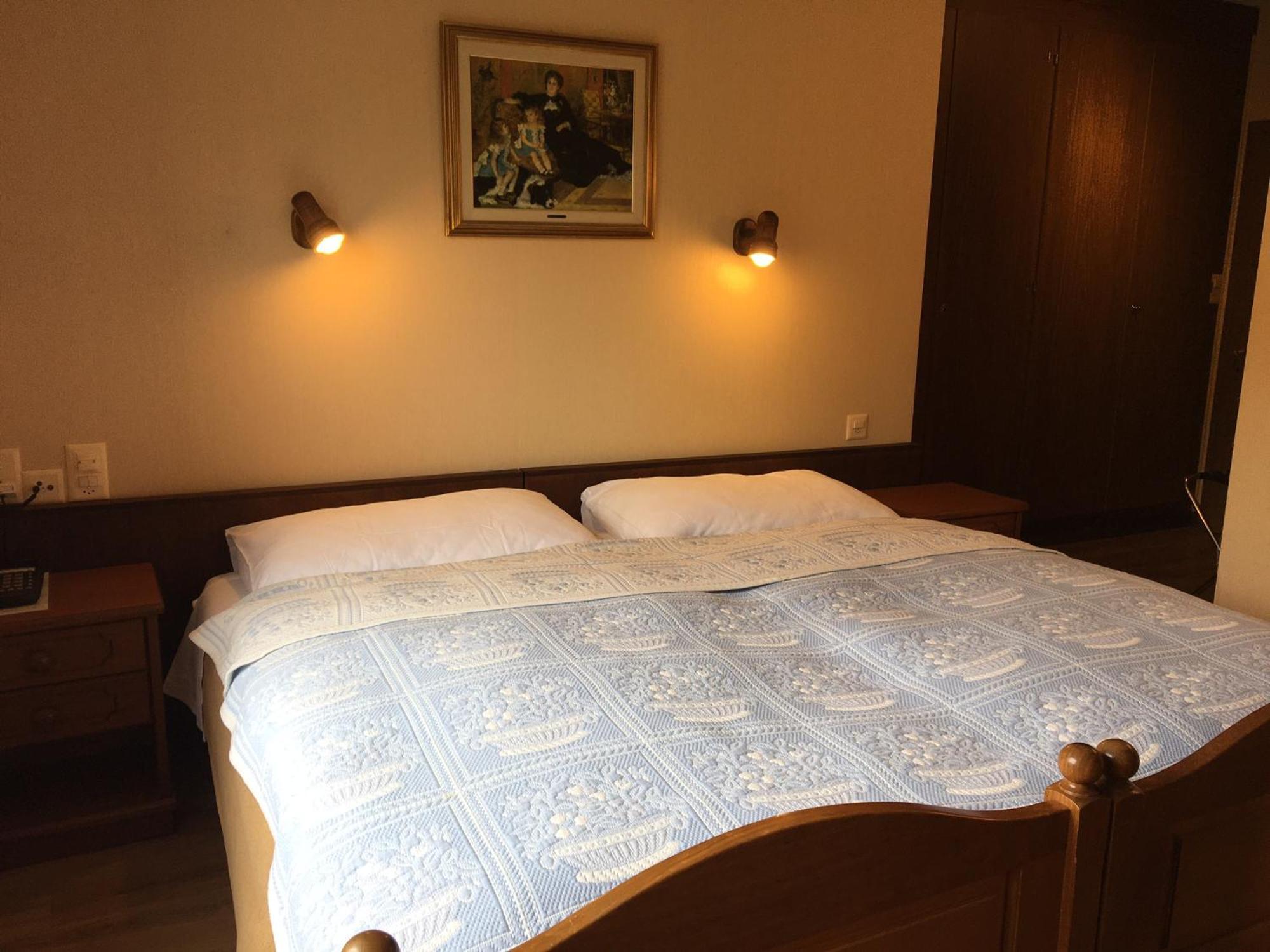 Hotel Belmont ครองส์มอนตานา ภายนอก รูปภาพ